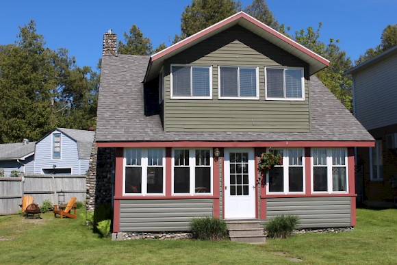 695 Harbour exterior