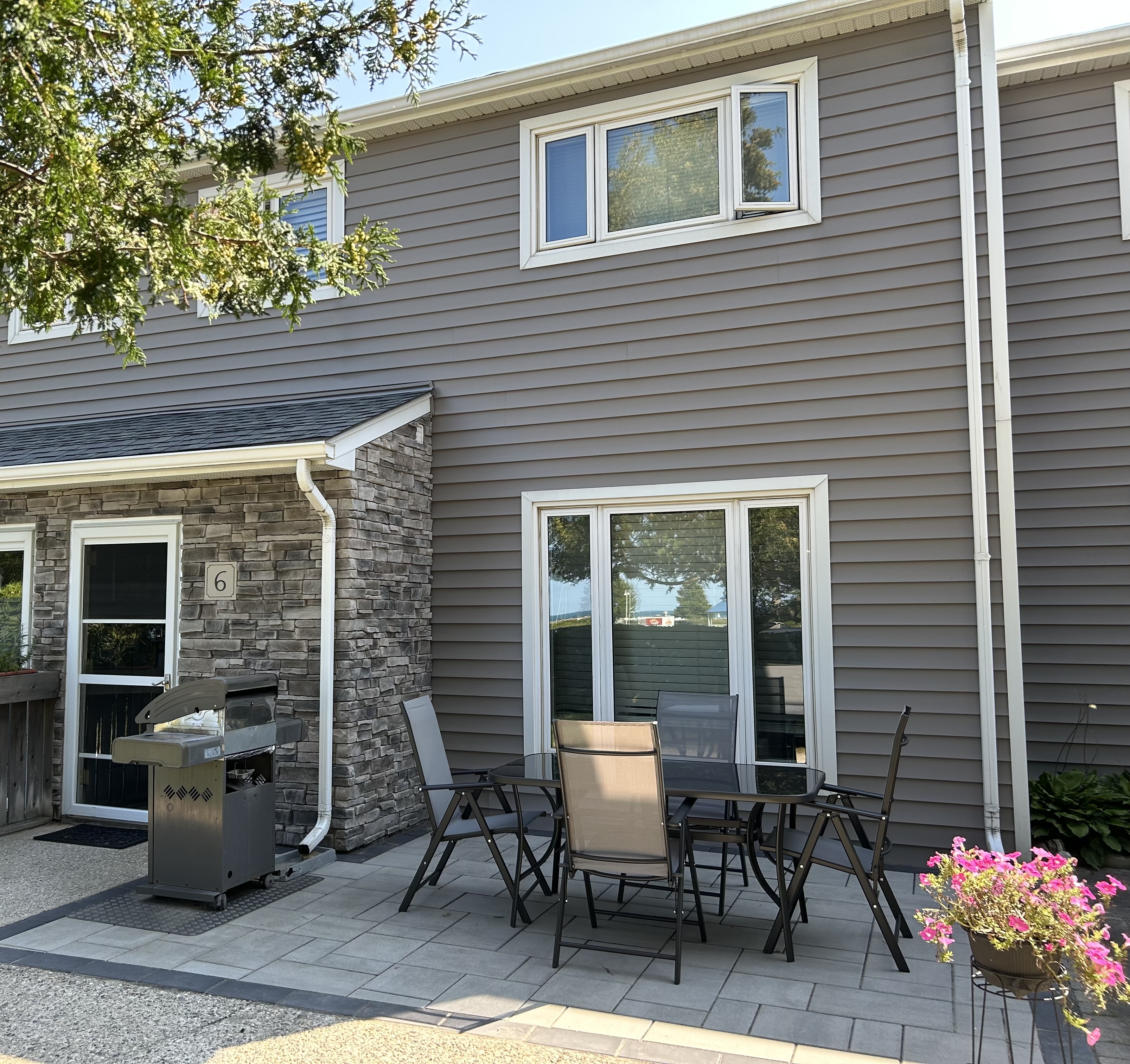 Harbour Street Retreat exterior