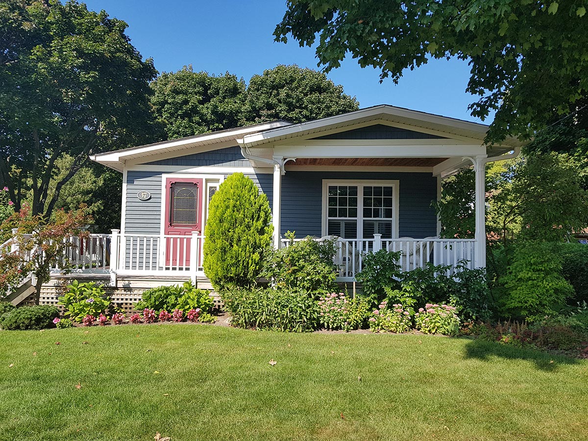 37 Grosvenor Street South - Eucalyptus Cottage exterior